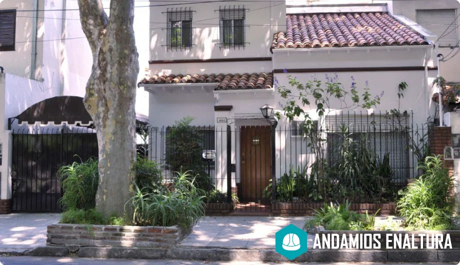 frente fachada de casa renovado